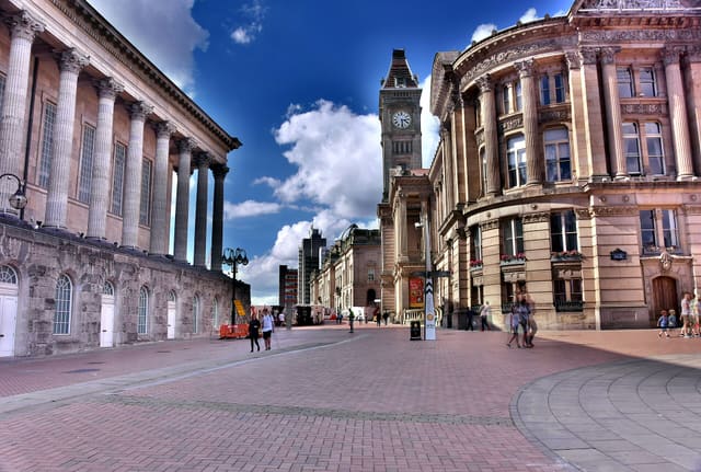 Study in Birmingham: universities, costs and careers for international students