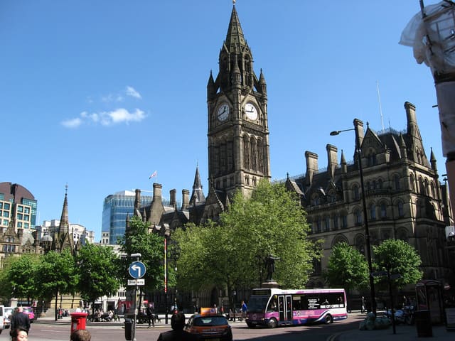 Study in Manchester: universities, costs and careers for international students
